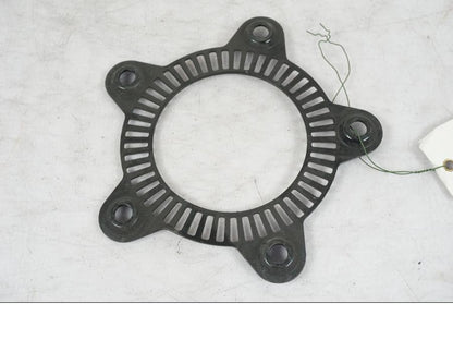 Baksidan på ABS krans från en KTM 690 Duke -2013 motorcykel.