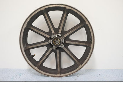 Baksidan på Fälg från en Honda GL 1200 -1987 motorcykel.