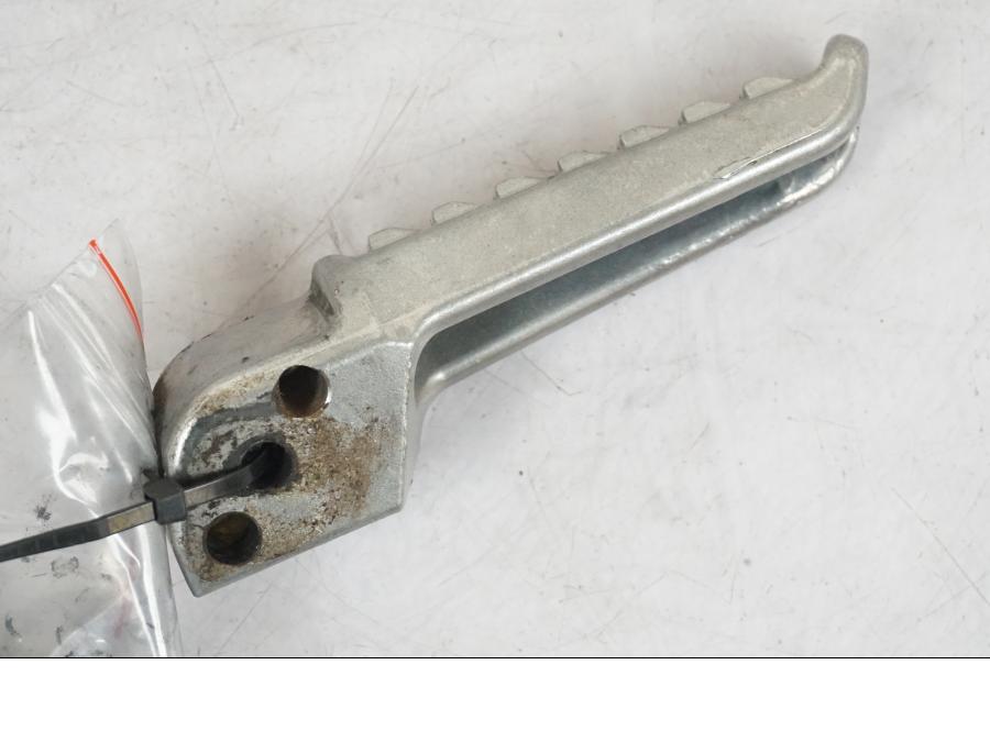 Höger sida på Fotpinne från en Kawasaki Z 900 -2019 motorcykel.