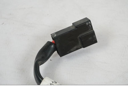 Baksidan på USB-uttag från en KTM 1290 Super Duke R -2018 motorcykel.