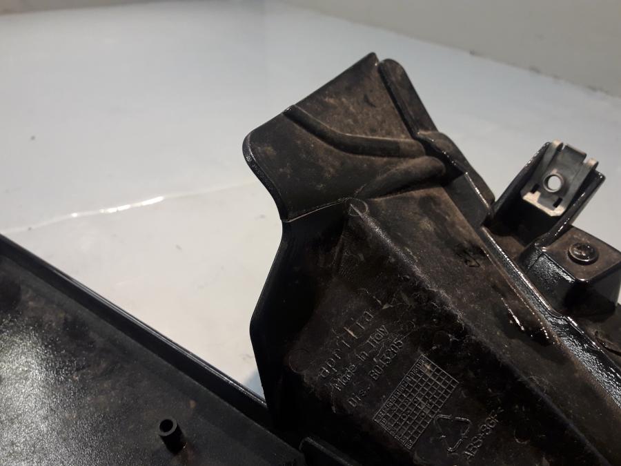 Vänster sida på Sidkåpa från en Aprilia RS 125 -2017 motorcykel.