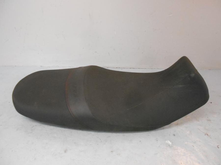 Baksidan på Sadel från en Suzuki DL 650 -2013 motorcykel.