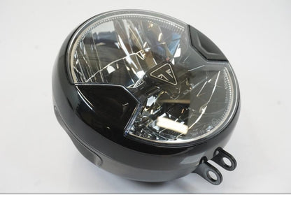 Framsidan på Strålkastare från en Triumph Trident -2021 motorcykel.