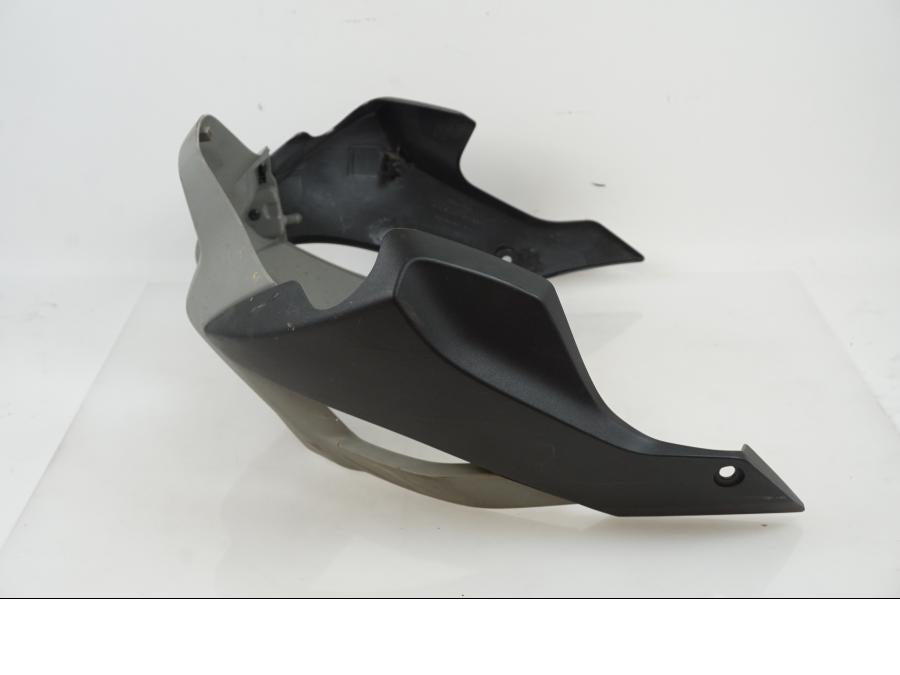 Baksidan på Magkåpa från en Honda NC 750 S -2017 motorcykel.