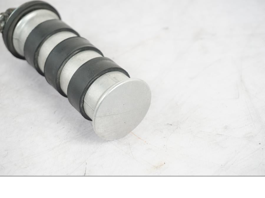 Baksidan på Fotpinne från en Honda VT 600 C -1998 motorcykel.