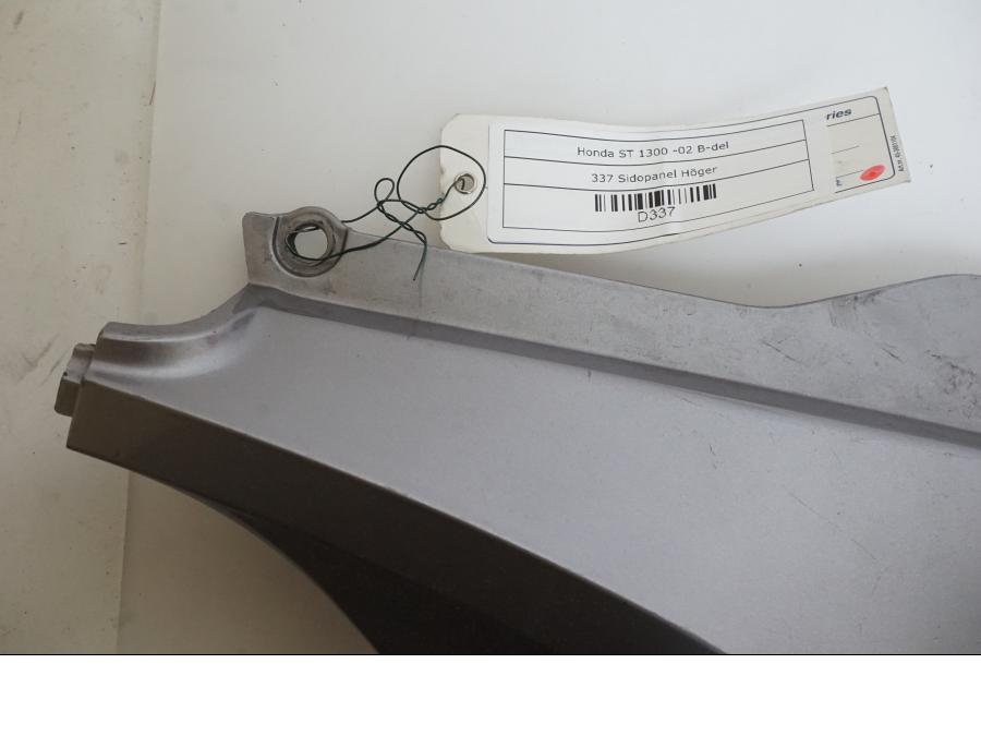 Baksidan på Sidopanel från en Honda ST 1300 -2002 motorcykel.