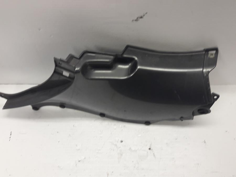 Baksidan på Sidopanel från en BMW K 1200 LT -2006 motorcykel.