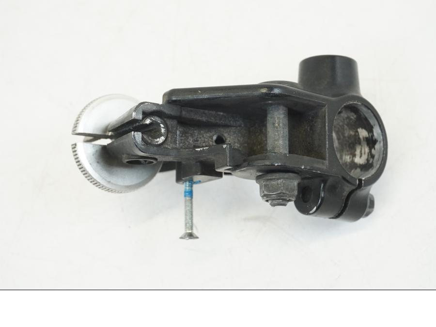 Höger sida på Kopplingsklo från en Yamaha XSR 700 -2016 motorcykel.