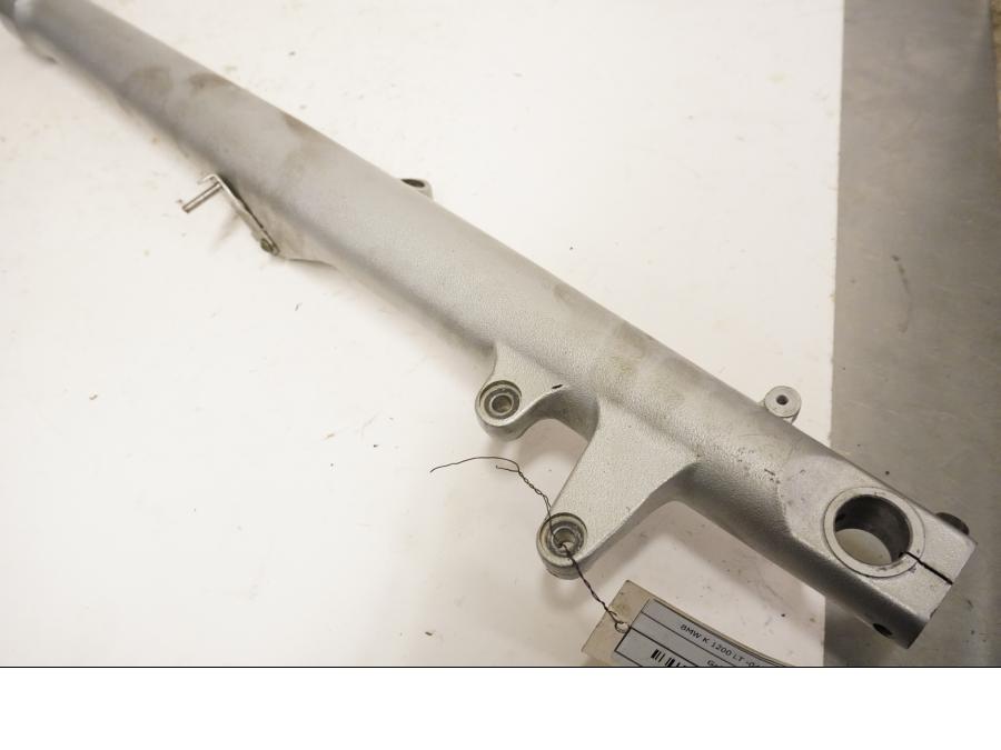 Baksidan på Gaffelben från en BMW K 1200 LT -2004 motorcykel.