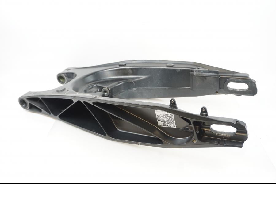 Framsidan på Sving från en KTM 1290 Super Adventure R -2020 motorcykel.