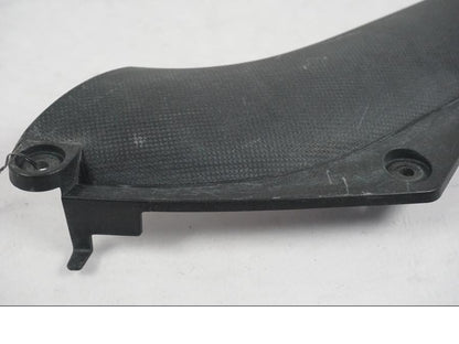 Snett nerifrån på Värmeskydd från en Kawasaki ZX-6R -2005 motorcykel.