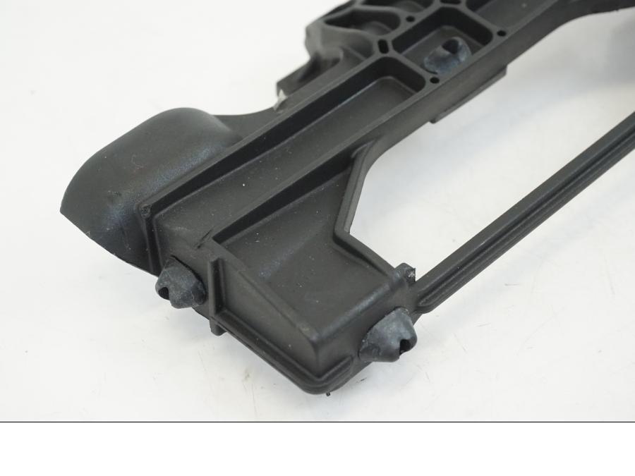 Baksidan på Batterihållare från en Ducati Streetfighter V4 -2020 motorcykel.