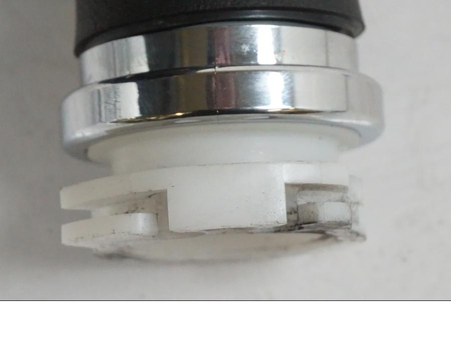 Vänster sida på Gasrulle från en Suzuki VZR 1800 -2009 motorcykel.