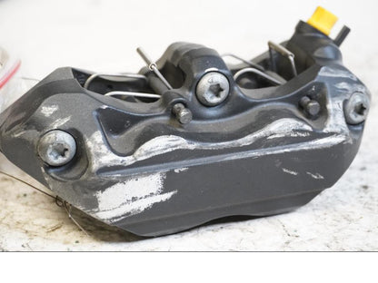 Baksidan på Bromsok från en Triumph Speed Triple -2011 motorcykel.