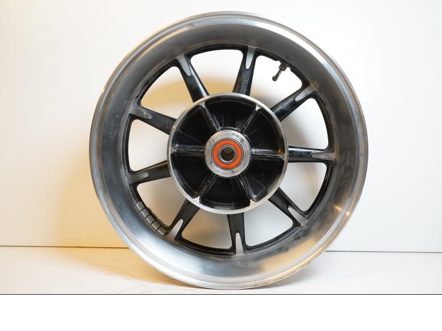 Framsidan på Fälg från en Kawasaki VN 1700 Classic Tourer -2009 motorcykel.