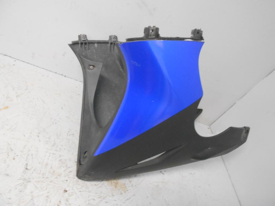 Framsidan på Magkåpa från en Honda CBR 125 R -2006 motorcykel.