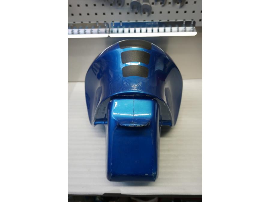 Vänster sida på Bensintank från en Yamaha Alla -1997 motorcykel.