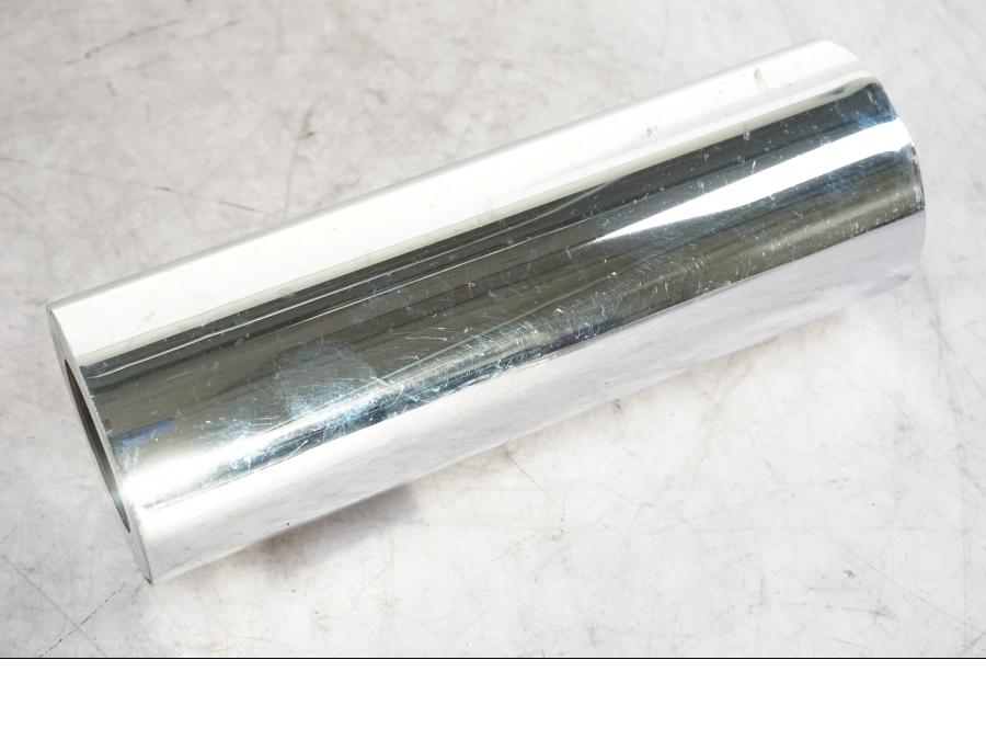 Vänster sida på Gaffeldekorrör från en Kawasaki VN 1500 -1996 motorcykel.