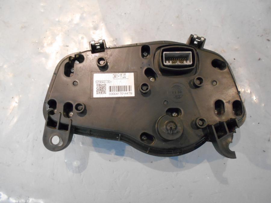 Baksidan på Instrumentpanel från en Suzuki DL 650 -2013 motorcykel.