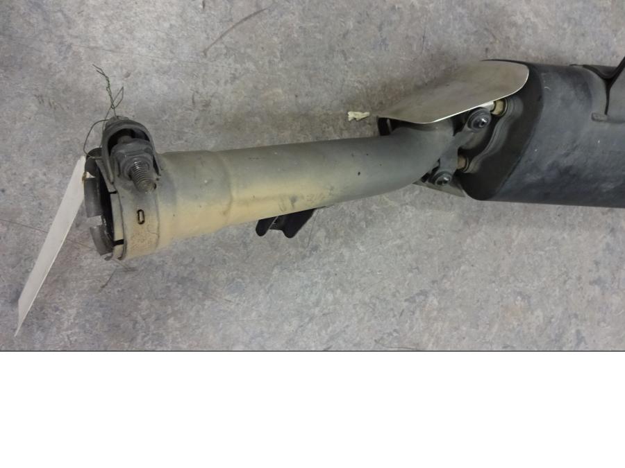 Snett nerifrån på Ljuddämpare från en Suzuki GSX-R 1000 -2007 motorcykel.