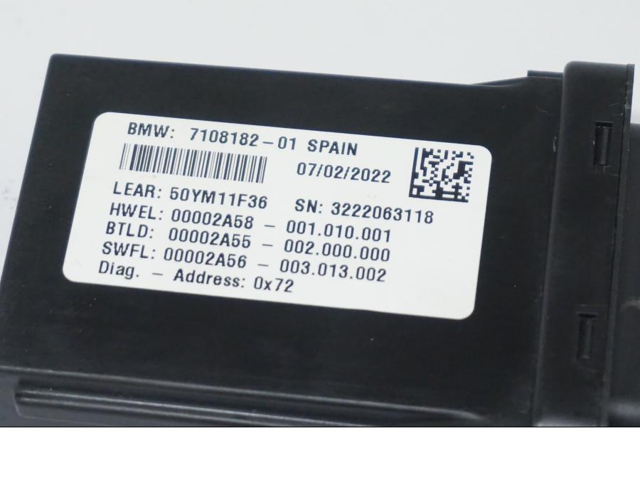 Snett nerifrån på Styrbox från en BMW R 1250 GS -2022 motorcykel.