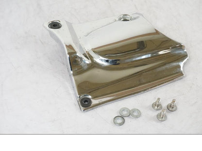 Baksidan på Transmissionskåpa från en Suzuki VL 800 -2002 motorcykel.