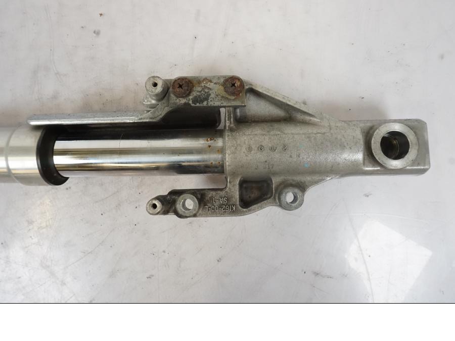 Vänster sida på Gaffelben från en Kawasaki VN 1500 -2003 motorcykel.