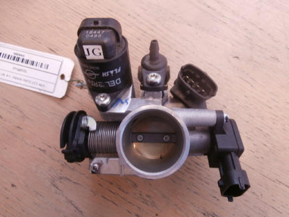 Framsidan på Spjällhus från en KTM 125 Duke -2014 motorcykel.