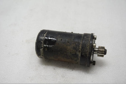 Snett uppifrån på Startmotor från en Ducati Monster 696 -2010 motorcykel.