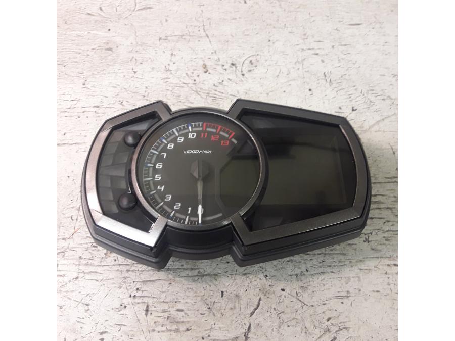 Framsidan på Instrumentpanel från en Kawasaki Z 1000 -2017 motorcykel.