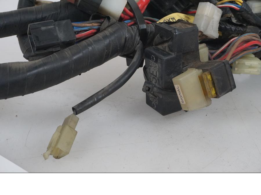 Baksidan på Kabelstam från en Yamaha XJ 900 S -1997 motorcykel.