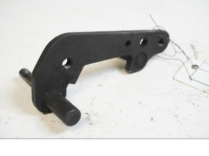 Framsidan på Bromsoksfäste från en Suzuki DR 750 S -1989 motorcykel.