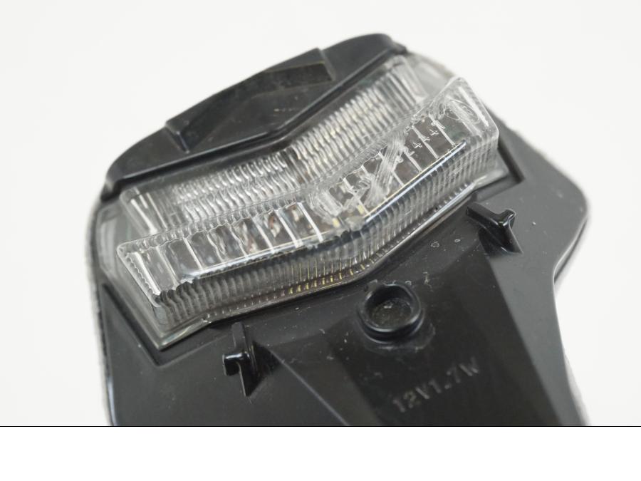 Vänster sida på Positionsljus från en Yamaha MT-10 -2018 motorcykel.