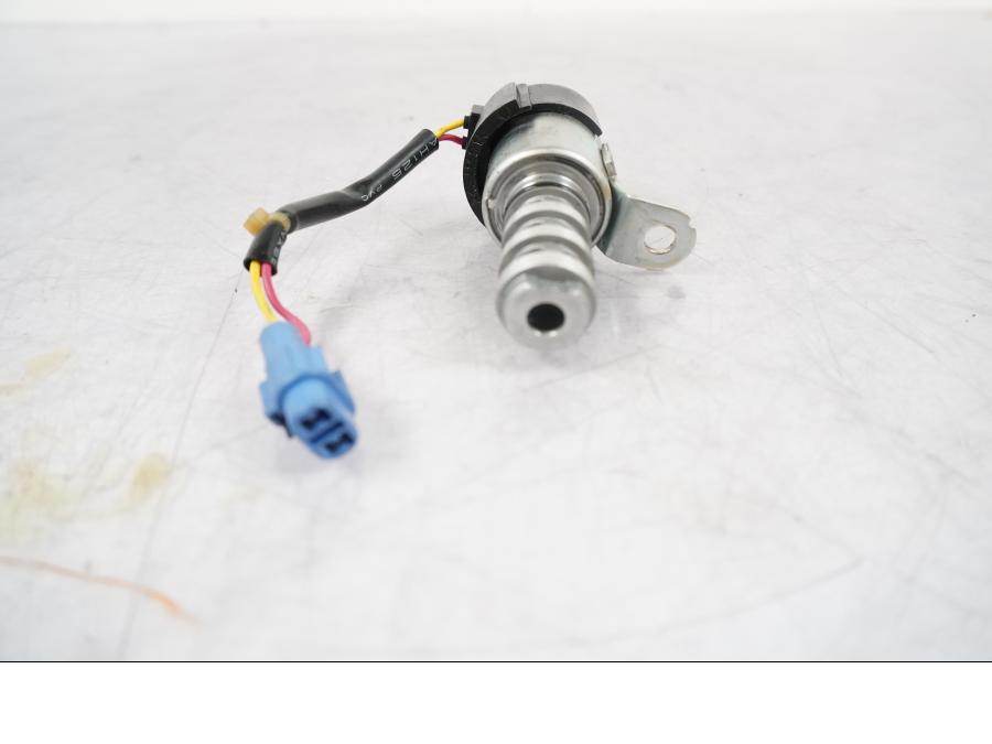 Vänster sida på Kamaxel från en Ducati Multistrada 1260 -2020 motorcykel.