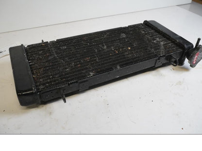 Höger sida på Vattenkyl från en Honda VFR 750 -1995 motorcykel.