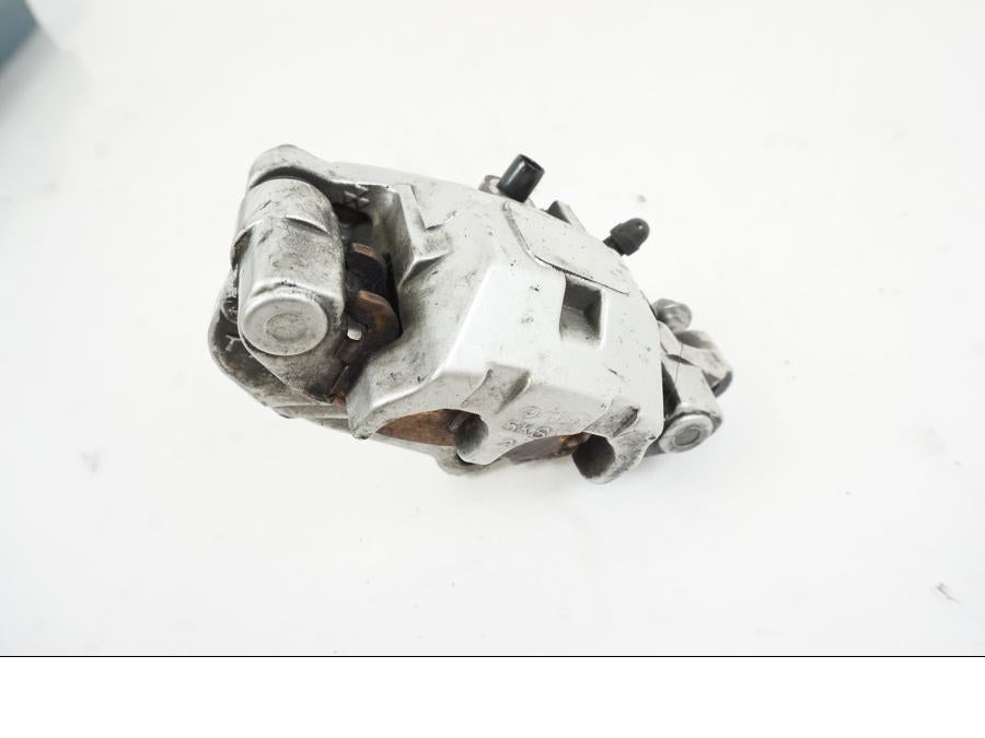 Framsidan på Bromsok från en Yamaha XVS 1100 -2004 motorcykel.