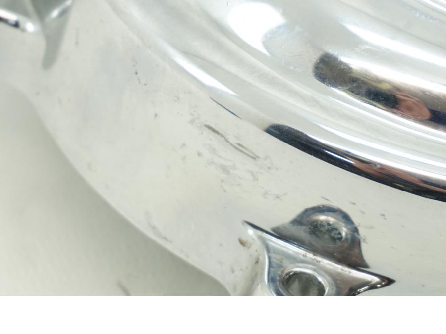 Snett uppifrån på Transmissionskåpa från en H-D Softail -2007 motorcykel.