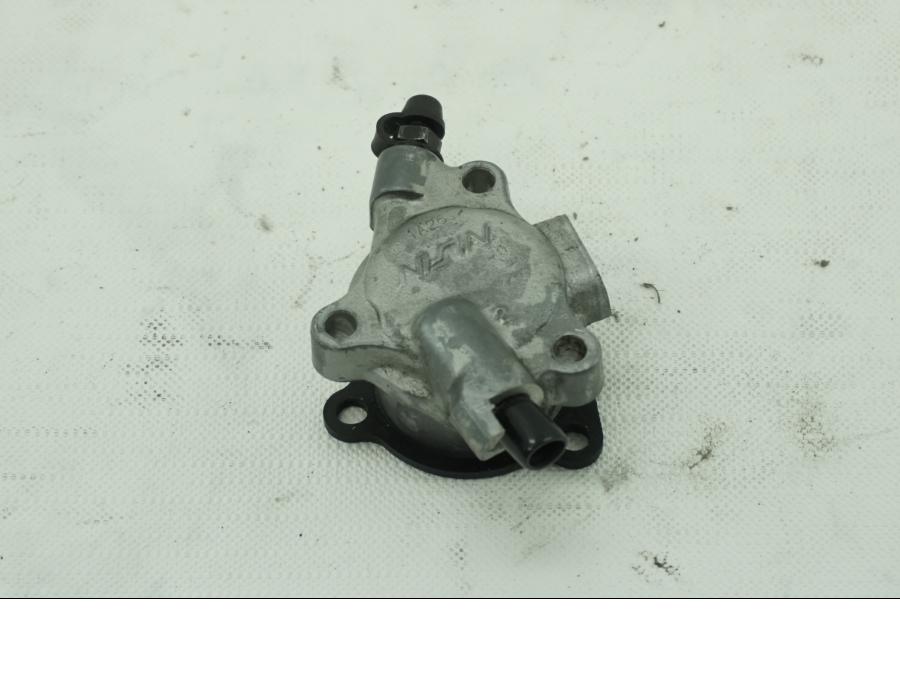 Framsidan på Kopplingslavcylinder från en Kawasaki VN 1500 Classic Tourer -2001 motorcykel.