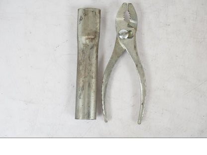 Höger sida på Verktyg från en Kawasaki ER-6N -2016 motorcykel.