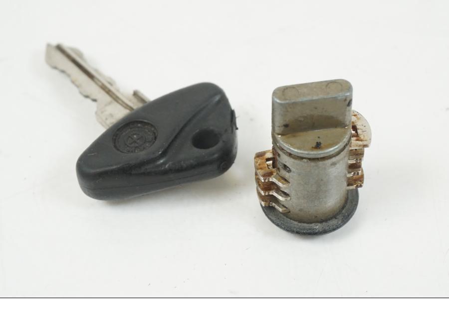 Extrabild1 på Lås från en BMW F 650 CS -2002 motorcykel.