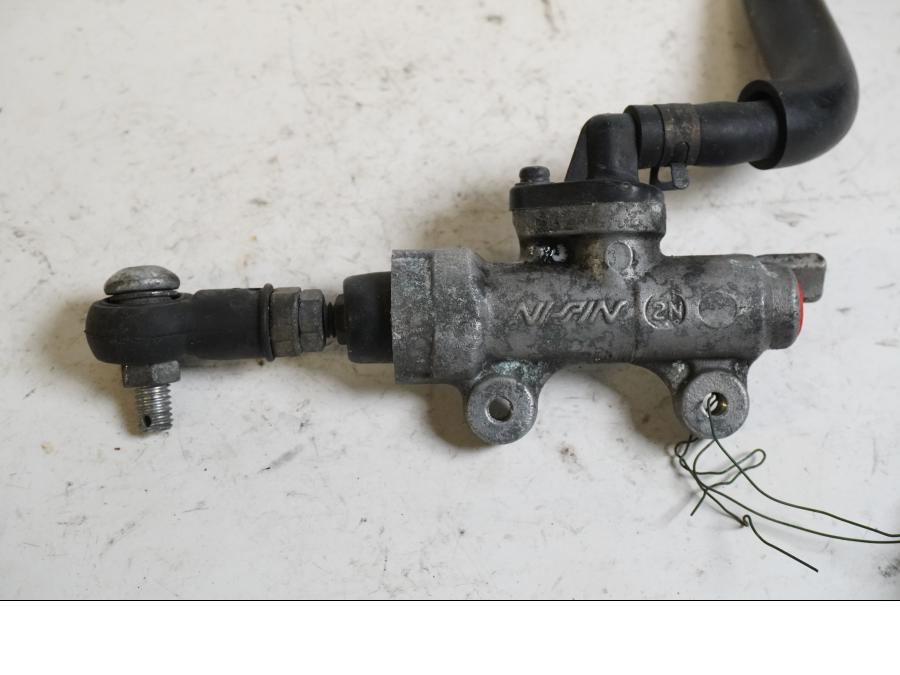 Baksidan på Bromshuvudcylinder från en Honda CBR 900 RR -2003 motorcykel.