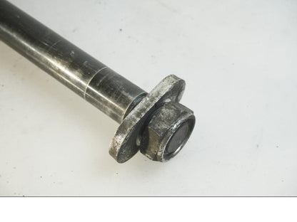 Baksidan på Axel från en Indian Chieftain Dark Horse -2019 motorcykel.