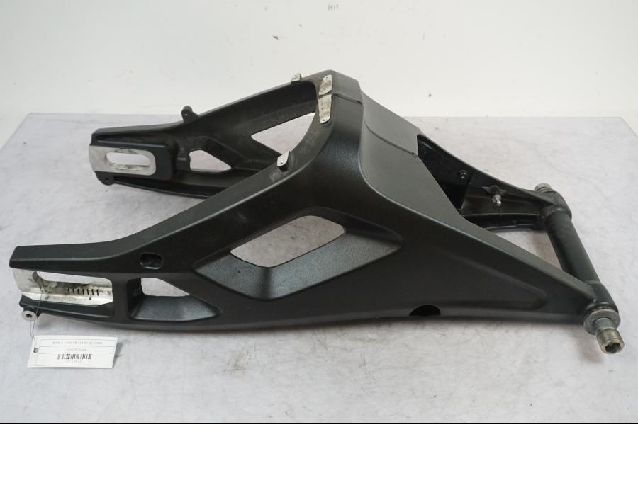 Framsidan på Sving från en BMW S 1000 XR -2019 motorcykel.