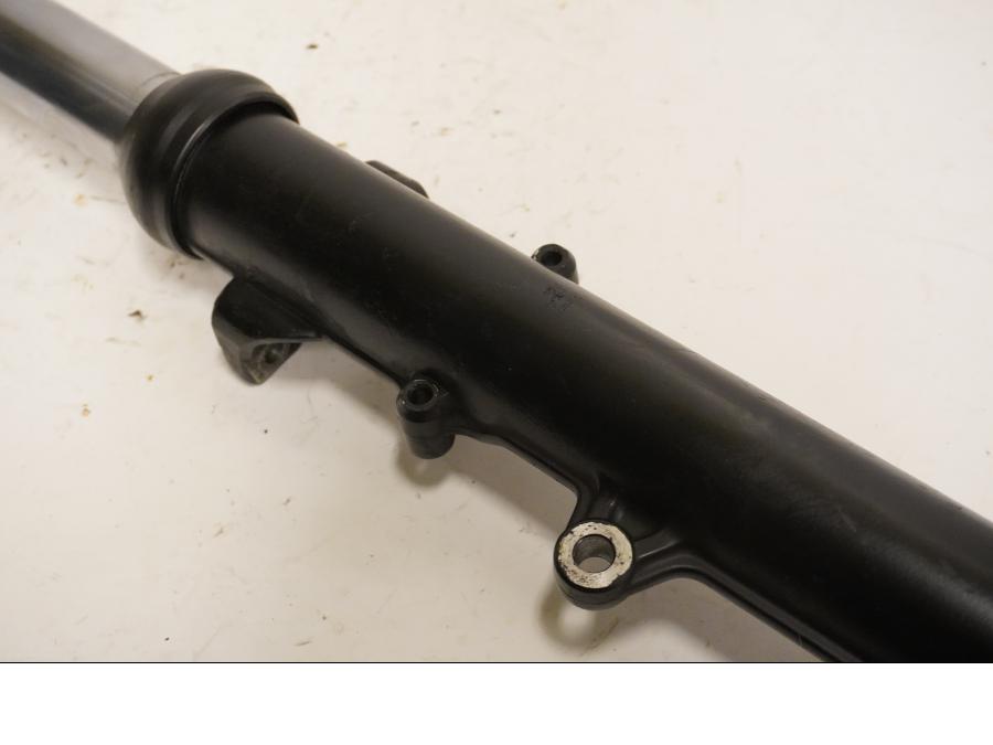 Höger sida på Gaffelben från en BMW K 75 -1986 motorcykel.