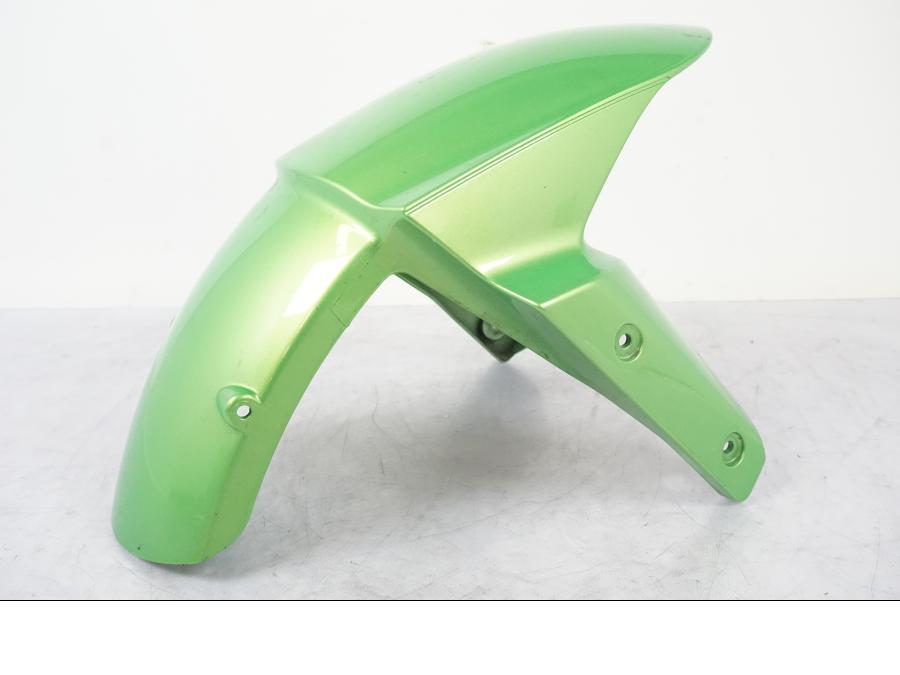 Snett uppifrån på Framskärm från en Kawasaki ZX-6R -2011 motorcykel.