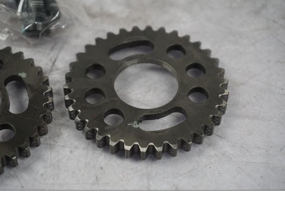 Vänster sida på Kamkedjedrev från en Triumph Tiger Explorer -2016 motorcykel.