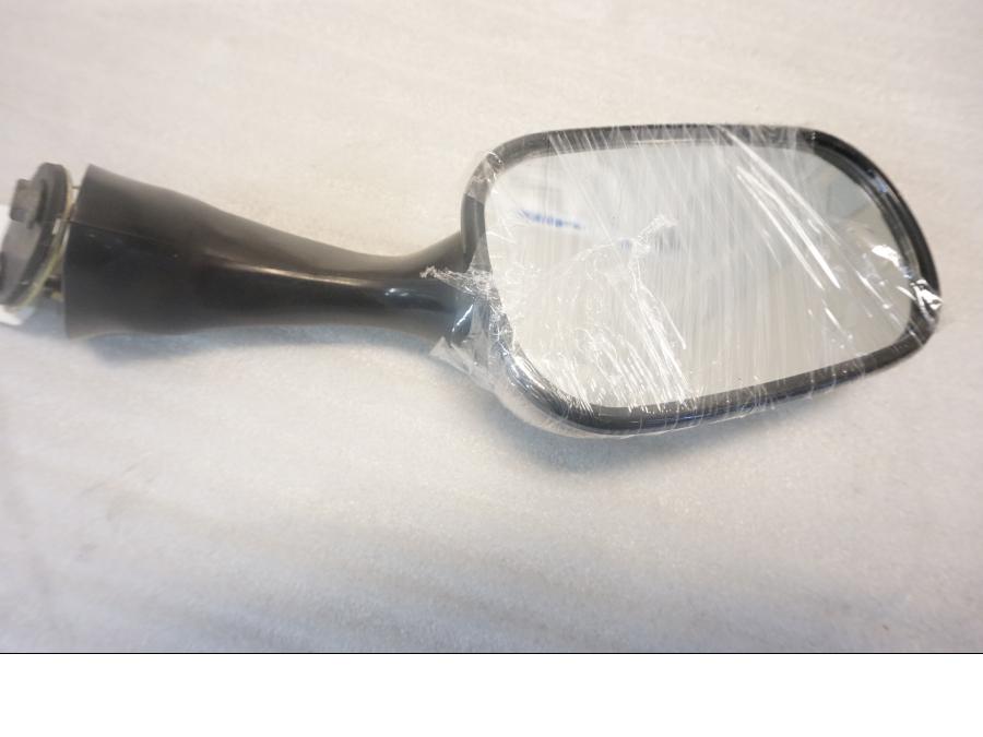 Framsidan på Backspegel från en Honda CBR 900 RR -1997 motorcykel.