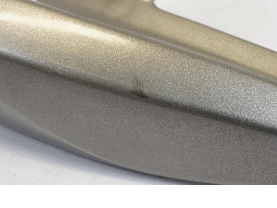 Höger sida på Passagerarhandtag från en Honda NT 700 -2008 motorcykel.