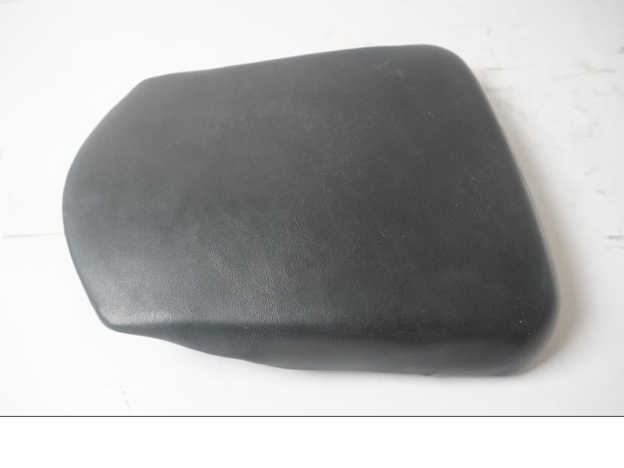 Framsidan på Sadel från en Hyosung GT 650 -2006 motorcykel.