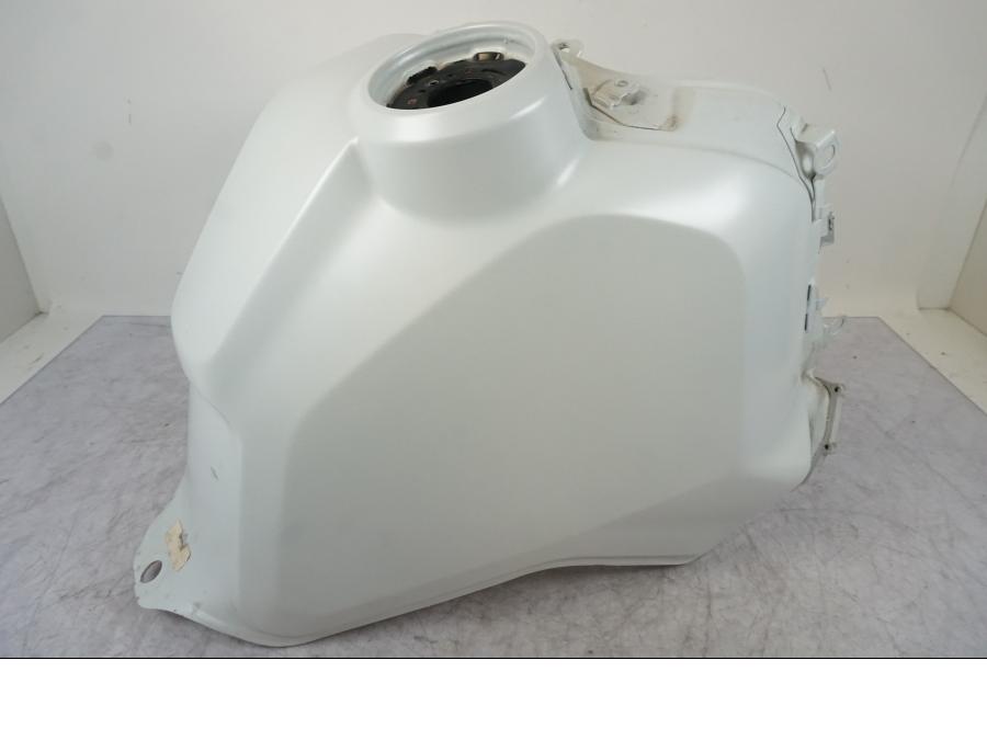 Framsidan på Bensintank från en Ducati Desert X -2023 motorcykel.